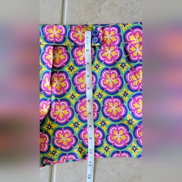 Trina Turk Vibrant Floral Women's Shorts Size 0 - Picture 6 of 9